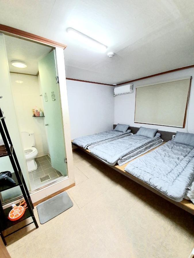 Twin Panda Guesthouse Seoul Exteriör bild