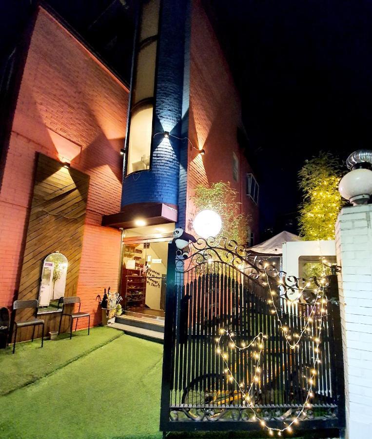 Twin Panda Guesthouse Seoul Exteriör bild